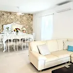 Seahorse Retreat With Pool And Garden * セント・ポールズ・ベイ